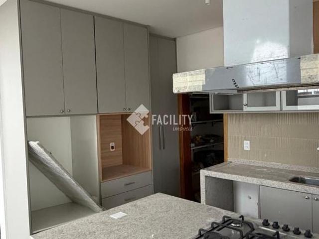 Casa com 4 quartos sendo 3 suites no Cond La Doce Vita Paulinia