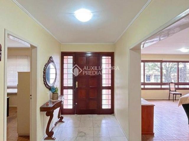 Casa com 4 quartos, sendo 1 ampla suíte no bairro Vila Assunção