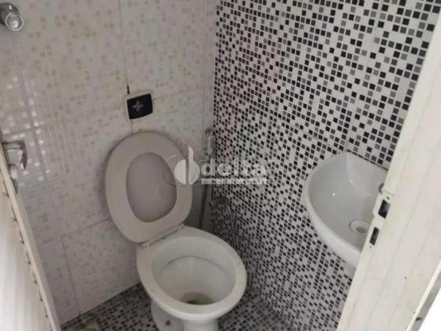 Casa com 4 quartos sendo 1 suíte disponível para venda e locação no bairro Lagoinha em Uberlândia MG