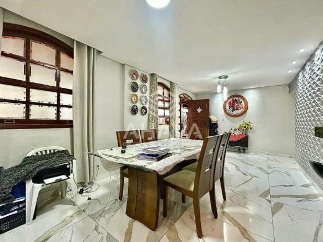 Casa com 4 Quartos sendo 2 suítes à Venda, 360m², 4 Vagas, Itapoã, próximo à Avenida Dom Pedro I