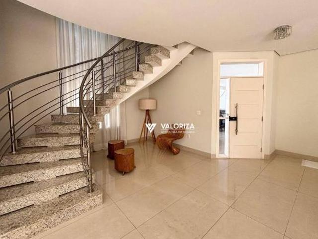 Casa com 4 quartos sendo 4 suítes no condomínio Villa dos Inglezes
