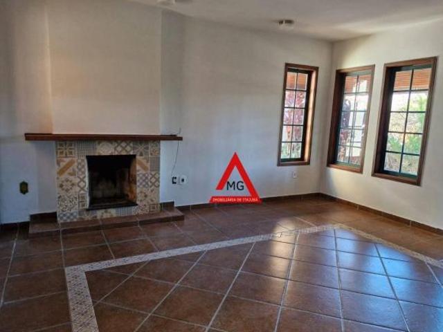 Casa com 4 quartos, sendo duas suítes, no bairro Vale dos Pinheiros, em São Lourenço/MG