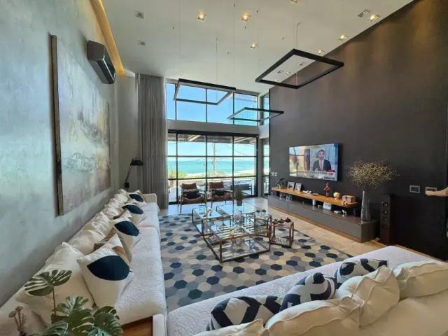 Casa com 4 Quartos sendo todos suíte e 7 banheiros à Venda, 620 m² por R$ 15.500.000