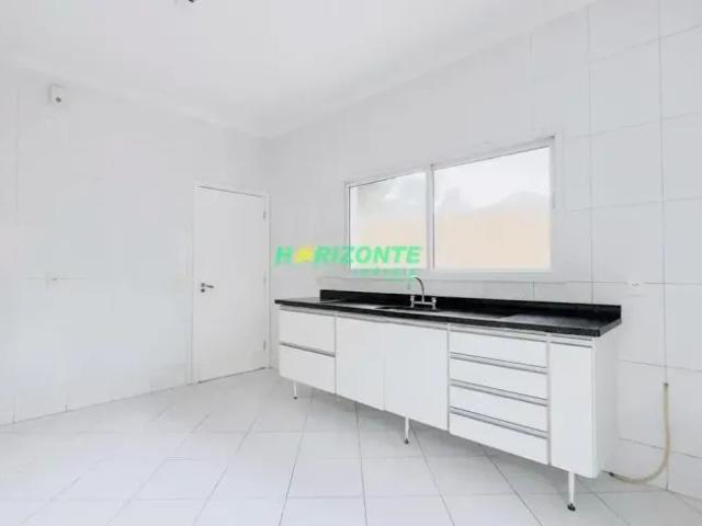 Casa com 4 Quartos para alugar, 240m² Urbanova