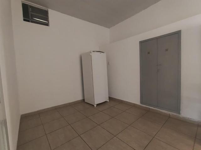 Casa com 4 quartos para alugar no bairro Centro, 105m²