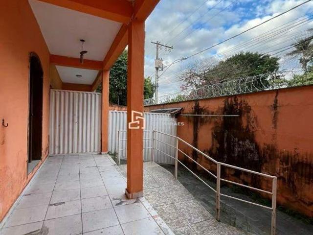 Casa com 4 quartos para alugar no bairro Coqueiros, 110m²