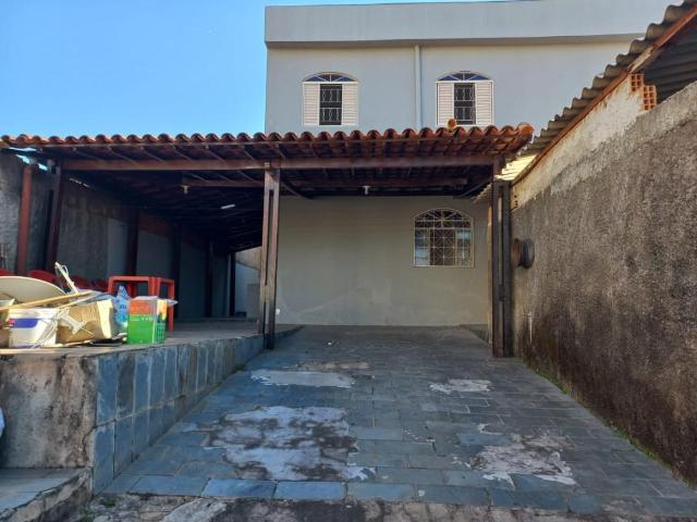 Casa com 4 quartos para alugar no bairro Jardim América, 180m²