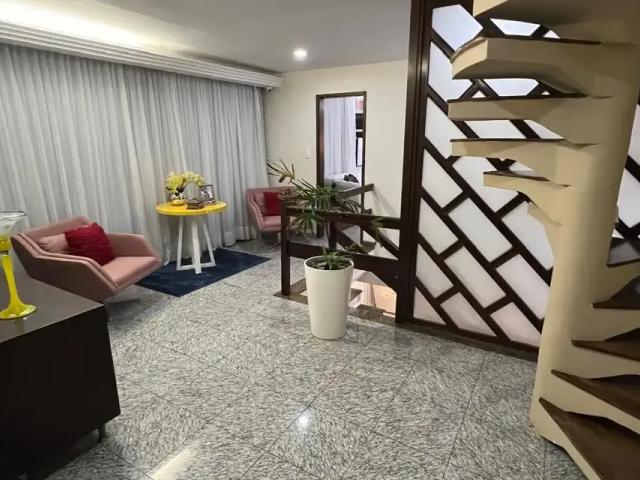 Casa com 4 quartos para alugar na Rua Carapeba, 908, Piatã, Salvador