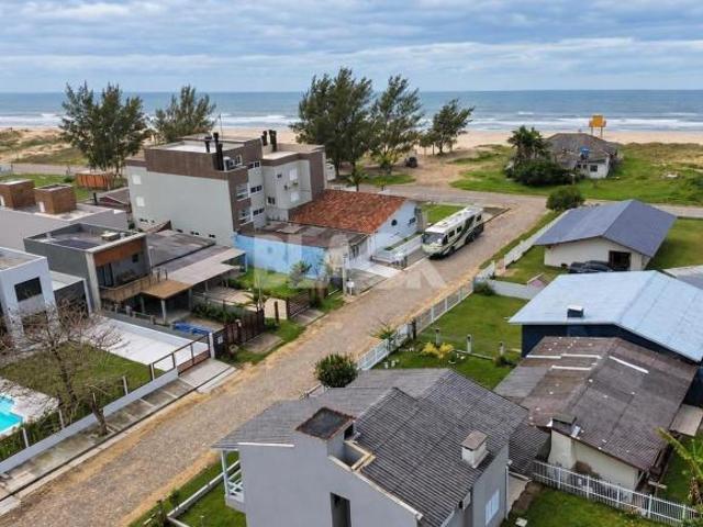 Casa com 4 quartos uma quadra do mar na Itapeva em Torres RS