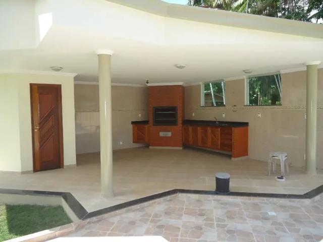 Casa com 4 suítes em condomínio fechado na Ponta Negra