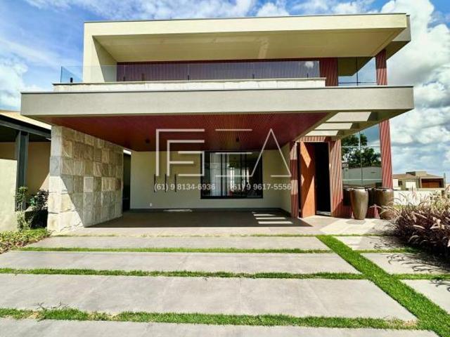 CASA COM 4 SUÍTES, MOBILIADA E DECORADA NO CONDOMÍNIO SANTA FELICIDADE