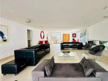 Casa com 4 suítes, 522m² de área construída no Residencial Zero