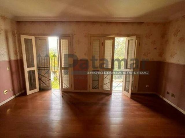 Casa com 4 suítes à venda no Jardim Leonor com 800 m2 de terreno