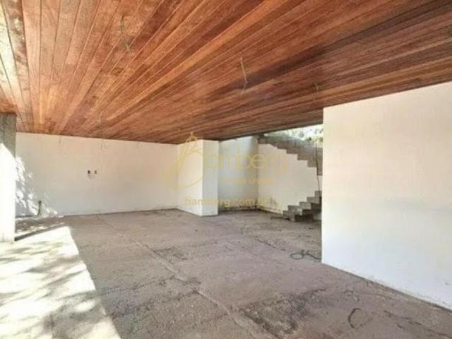 Casa com 4 suítes e 4 vagas no Alto da Boa Vista!