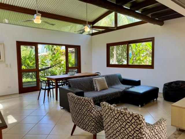 Casa com 4 Suítes em Paúba, 400 m² de terreno para Venda