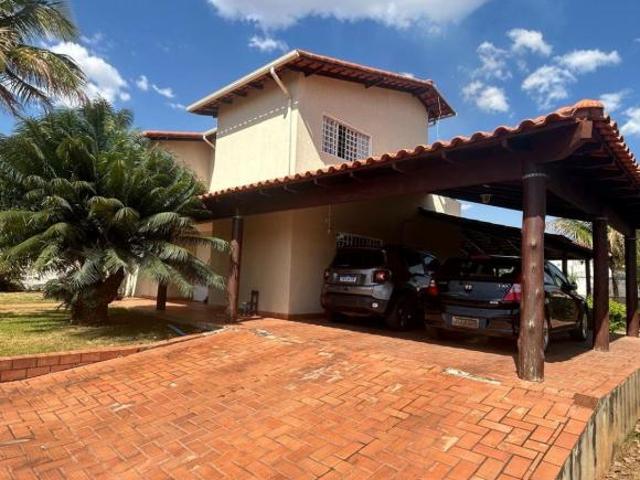 Casa com 4 Suítes, Piscina e Ampla Área de Lazer no Taquari – Lago Norte