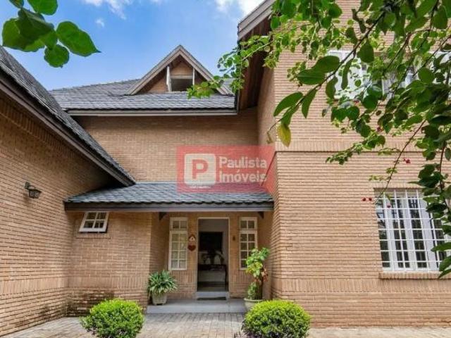 Casa com 500m² de Charme e Sofisticação no Brooklin + Refúgio Exclusivo em Terreno Amplo