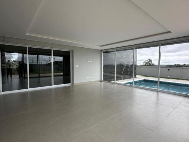 Casa com terreno de 1.000 m² à venda em Pinhais em condomínio fechado ao lado do Parque das Águas e