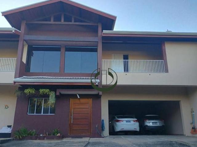 Casa com 520 m² de Construção | 4 Dormitórios, Piscina, Salão de Festas