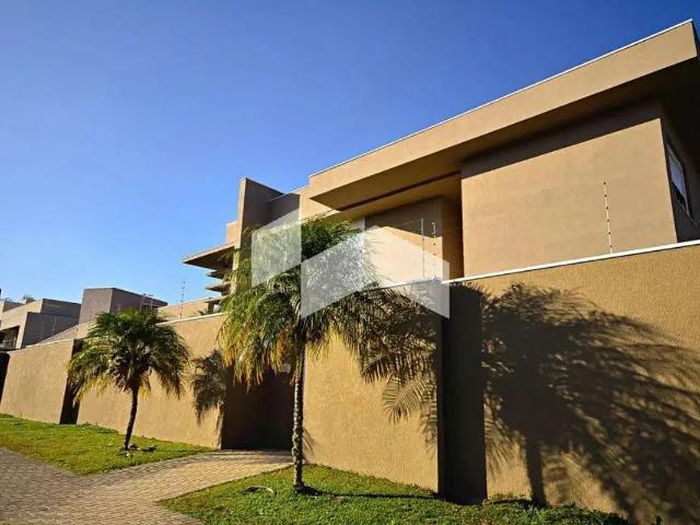 Casa com 590 m², 4 quartos sendo 4 suítes para alugar no bairro Butiatuvinha
