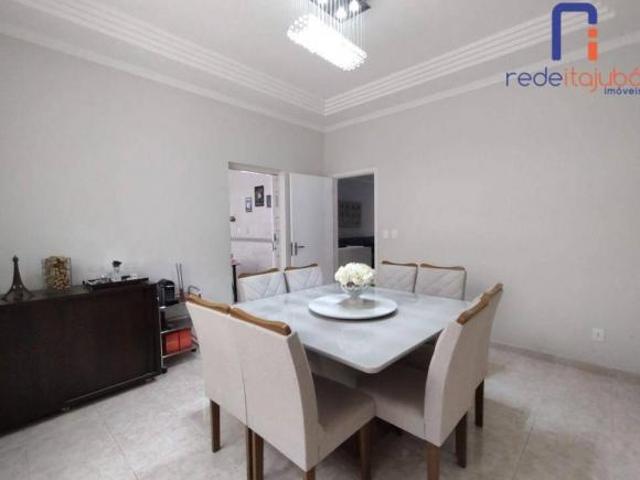 Casa com 5 dormitórios à venda, 404 m² por R$ 1.900.000 Centro Itajubá/MG