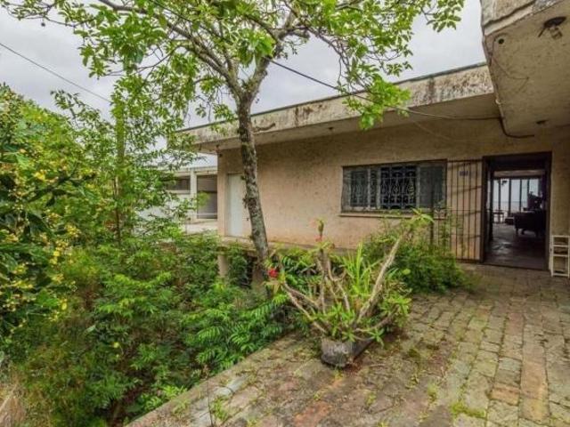 Casa com 5 dormitórios e 3 vagas no bairro Assunção