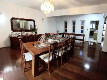 Casa com 5 dormitorios, sendo 2 suites