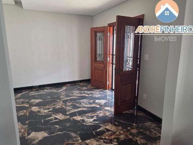 Casa com 5 Quartos 3 Suítes, 4 Vagas e Quintal no Itapoã Pampulha – Atrás do Parque Lagoa do Nad