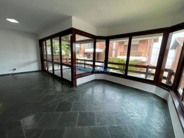 Casa com 5 quartos, 320 m²
