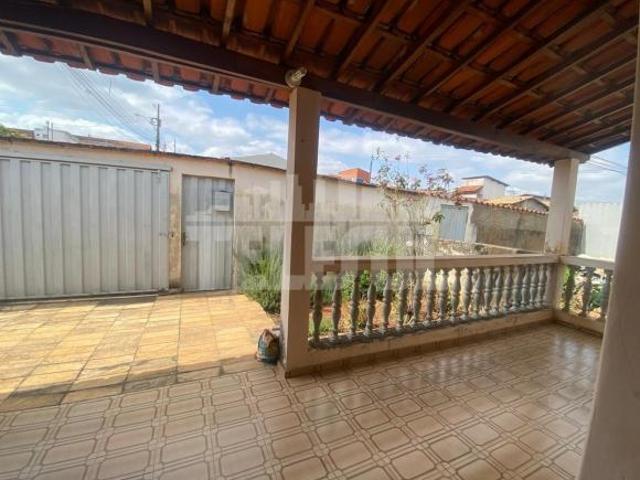 Casa com 5 quartos à venda em Varginha, no bairro Santana