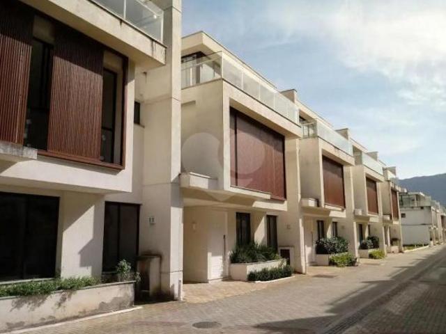 Casa com 5 quartos à venda em Camburi SP