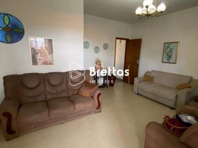 Casa com 5 quartos à venda em Lavras, no bairro Vila Vilela
