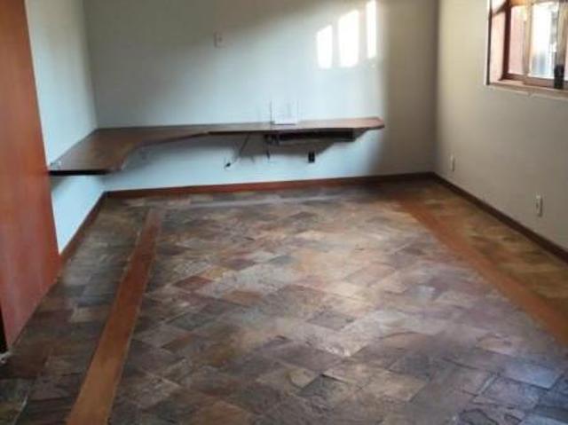 Casa com 5 quartos à venda em Santa Bárbara, no bairro Santo Antônio