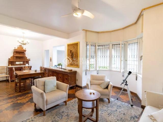 Casa com 5 quartos e 600m² para alugar em Cristal, Porto Alegre