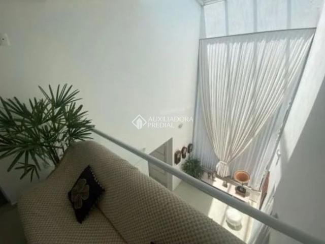 Casa com 5 quartos e 600m² para alugar em Jurerê, Florianópolis