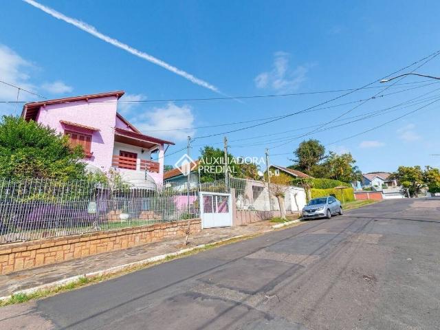 Casa com 5 quartos e 207m² para alugar em Medianeira, Porto Alegre