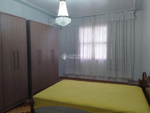 Casa com 5 quartos e 220m² para alugar em Partenon, Porto Alegre