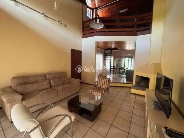Casa com 5 quartos e 282m² para alugar em João Paulo, Florianópolis