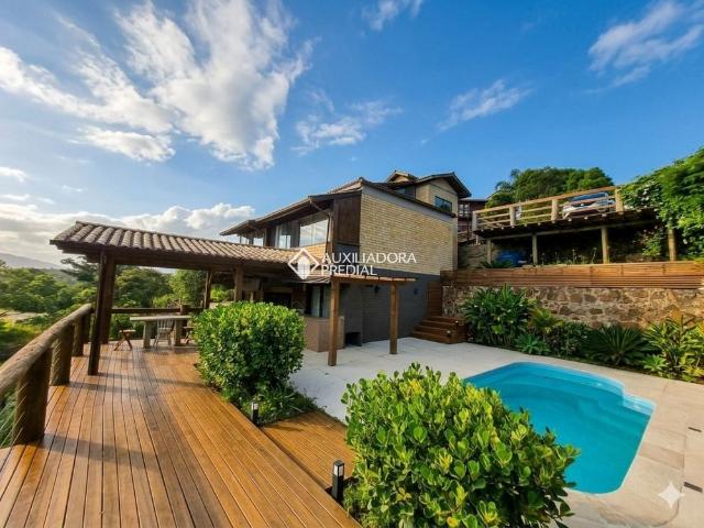 Casa com 5 quartos e 300m² para alugar em Praia do Luz, Imbituba