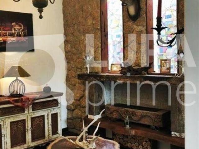 CASA COM 5 QUARTOS E 3 VAGAS DE GARAGEM Á VENDA NO CARRÃO