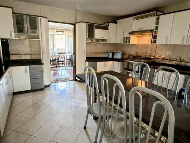 Casa com 5 quartos em Quitandinha