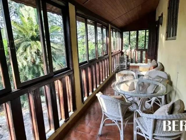 Casa com 5 quartos, estilo fazenda, no melhor bairro de Penedo RJ