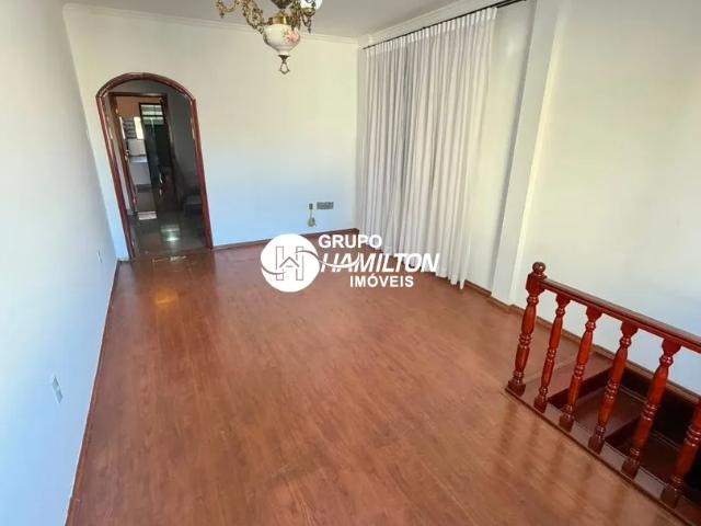 Casa com 5 quartos para alugar
