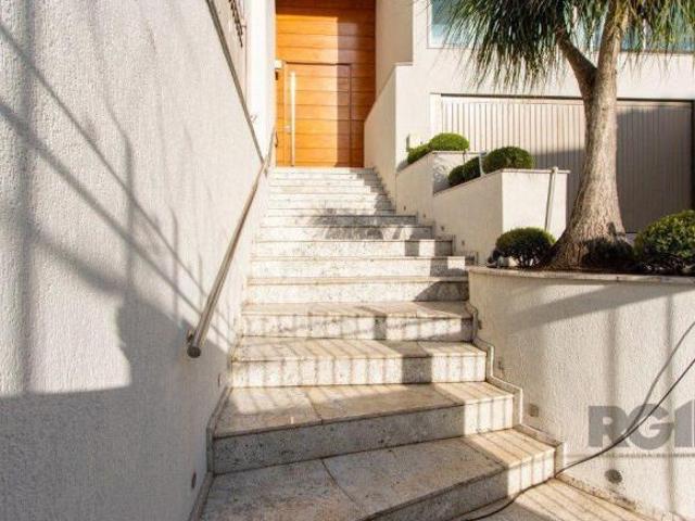 Casa com 5 suites com area privativa 714,00