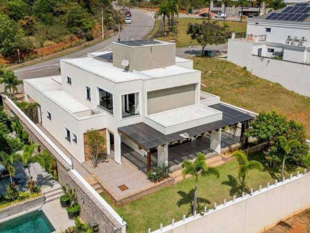 Casa com 5 suítes no BOSQUE DO HORTO por R$ 4.200.000