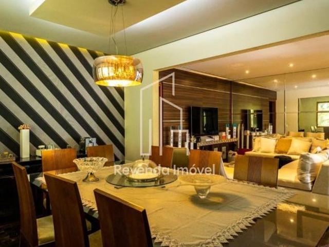 Casa com 5 Suítes para locação no Residencial Aphaville