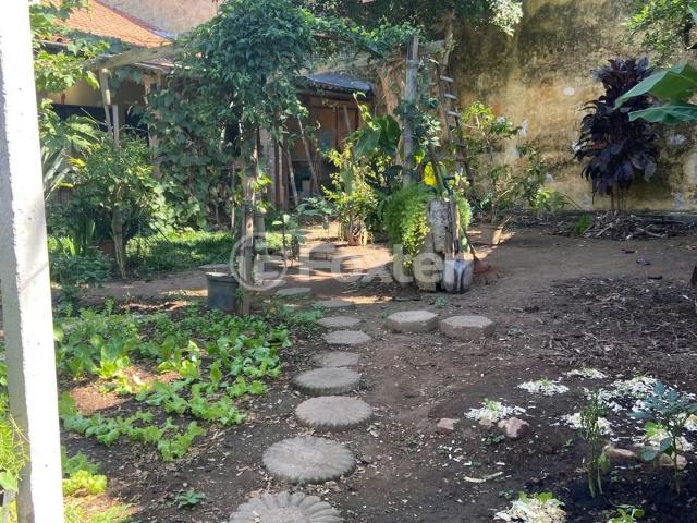 Casa com 6 dormitórios em Taboão da Serra