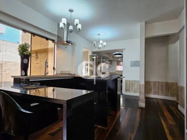 Casa com 6 quartos, Centro Balneário Camboriú
