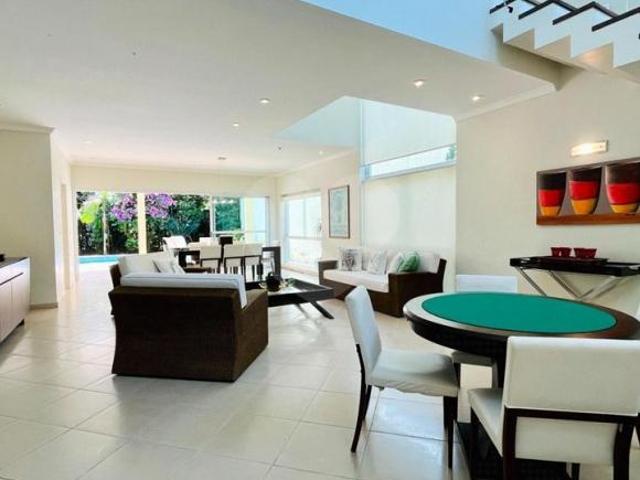 Casa com 6 quartos à venda em Riviera SP