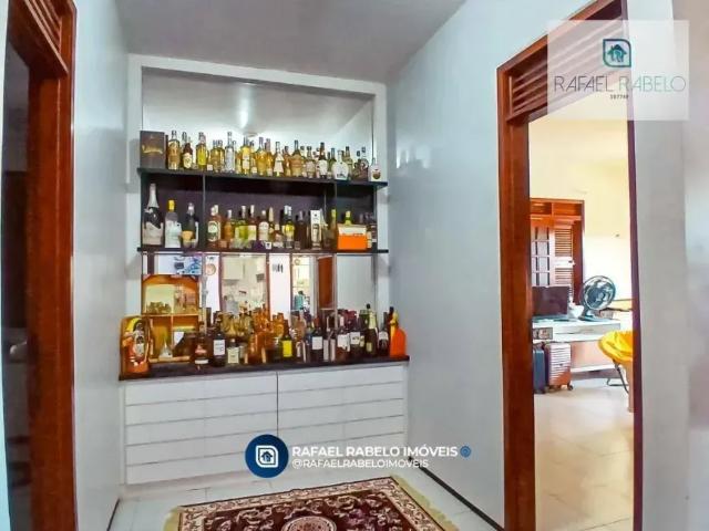 Casa duplex com 06 quartos sendo 05 suítes no bairro Cidade dos Funcionários